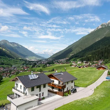 In The Stubai Valley For Groups, Cleaning Included Apartment